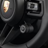 Wie bei Porsche üblich, werden die Fahrprogramme mit dem kleinen Drehrad gewählt