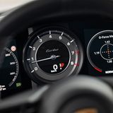 So gehört sich das bei Porsche: zentraler Drehzahlmesser