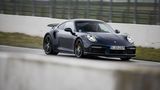 Nach 9,7 Sekunden sind 200 km/h erreicht - 0,8 Sekunden länger als beim Porsche 911 Turbo S