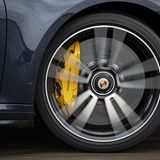 Einmal warmgefahren, lassen sich die Carbon-Keramikbremsen gut dosieren