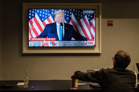 Berichterstattung zur US-Wahl: Eine Parallelwelt aus Lügen und Hass - so lief die Wahlnacht auf Trump-Medien