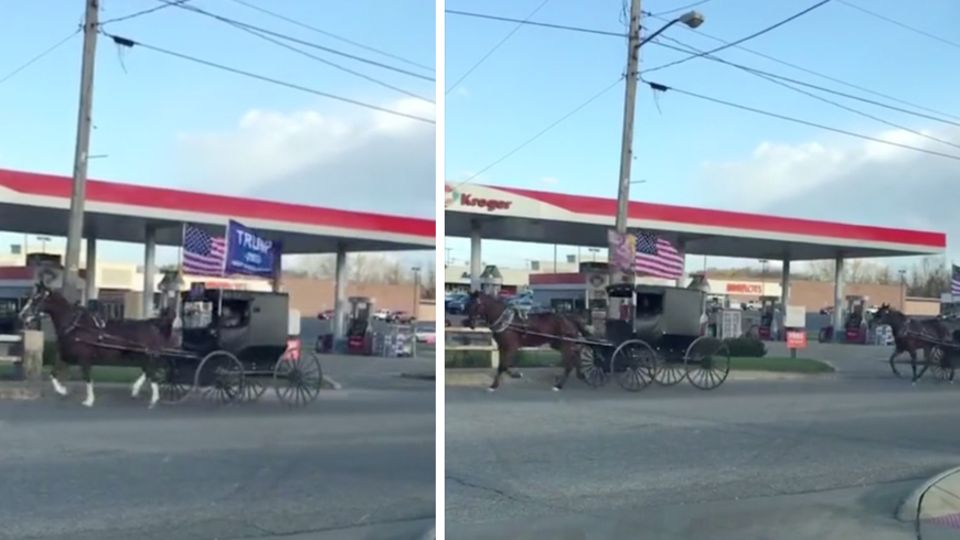 Schwarze Einspänner mit US- und Trump-Flaggen fahren an einer Tankstelle vorüber