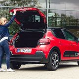 Die Heckklappe schwingt weit auf und der Kofferraum fasst im "Normalzustand" 300 Liter