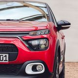 Die untere Chromleist knickt jetzt ab und betont so die neuen Scheinwerfer