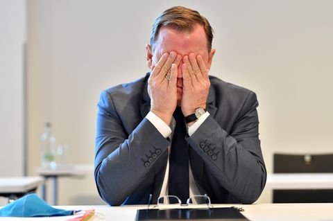 Thüringens Ministerpräsident Bodo Ramelow (Linke) lässt eine Anzeige gegen die "Querdenken"-Bewegung prüfen.
