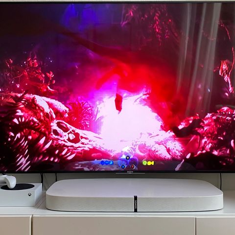 Xbox Series S und Series X: Die schicke Series S macht sich auch als Deko-Gegenstand gut