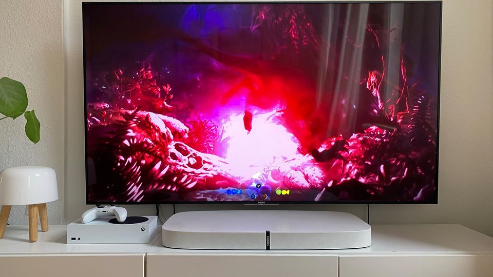 Xbox Series S und Series X: Die schicke Series S macht sich auch als Deko-Gegenstand gut Xbox Series S und Series X: Die schicke Series S macht sich auch als Deko-Gegenstand gut