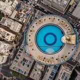 Der Swimmingpool des Hotels "Isrotel Tower" befindet sich auf dem Dach – in 108 Meter Höhe. Von dort hat man einen schönen Rundumblick auf Stadt und Meer.