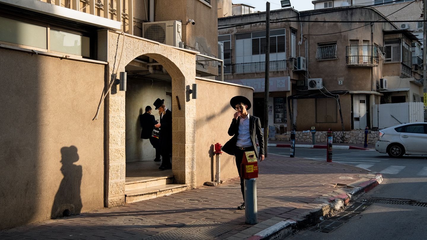 Bnei Berak, nordöstlich von Tel Aviv gelegen, ist ein wichtiges Zentrum des ultraorthodoxen Judentums. Die Stadt gehört zu den ärmsten Israels.