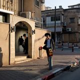 Bnei Berak, nordöstlich von Tel Aviv gelegen, ist ein wichtiges Zentrum des ultraorthodoxen Judentums. Die Stadt gehört zu den ärmsten Israels.