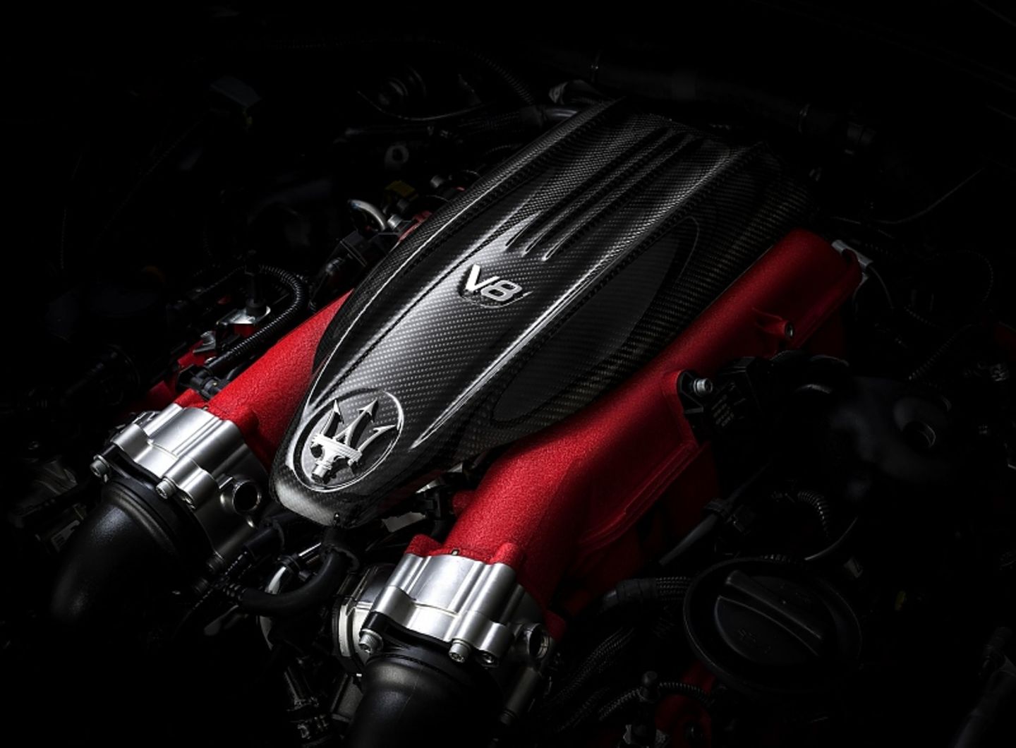 Der 3,8 V8-Biturbo-Motor hat 427 kW / 580 PS