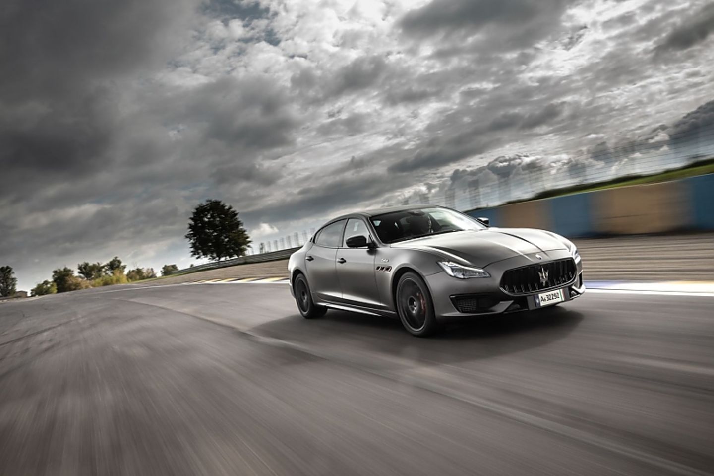 Nach 4,5 Sekunden erreicht der Maserati Quattroporte Trofeo 100 km/h