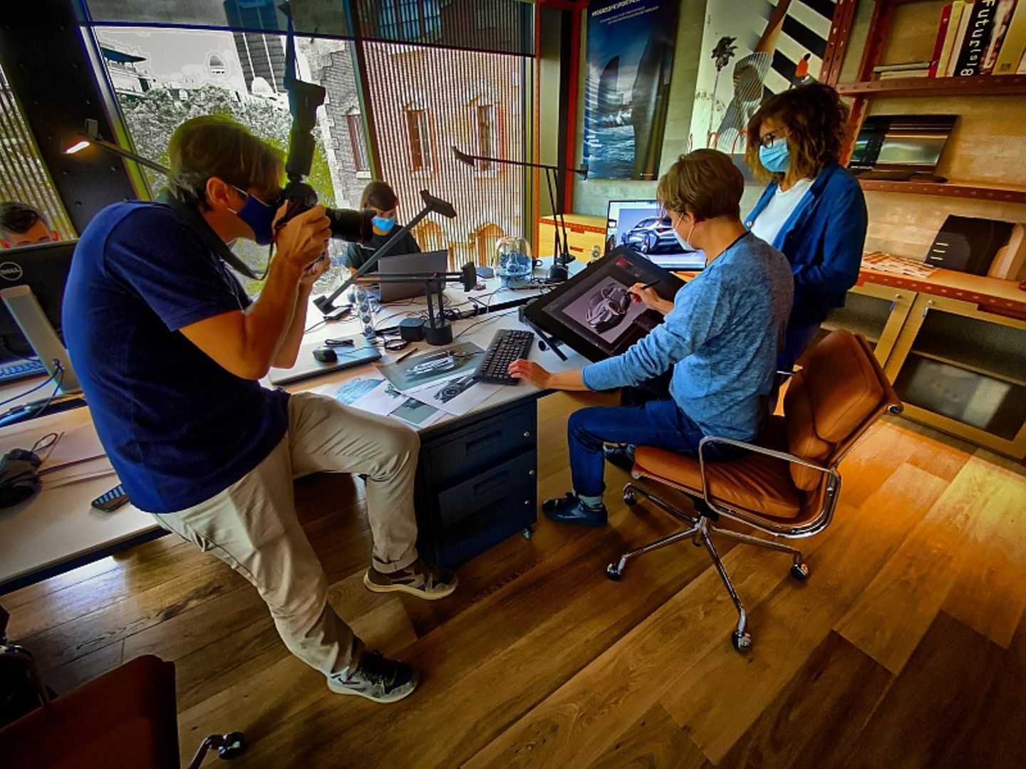 Im Computer werden die Ideen visualisiert