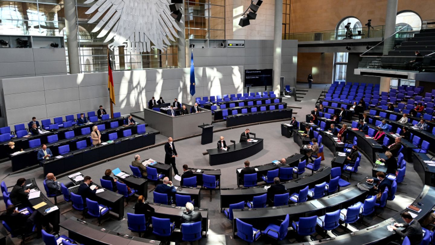 Aktuell umfasst der Bundestag 709 Abgeordnete.