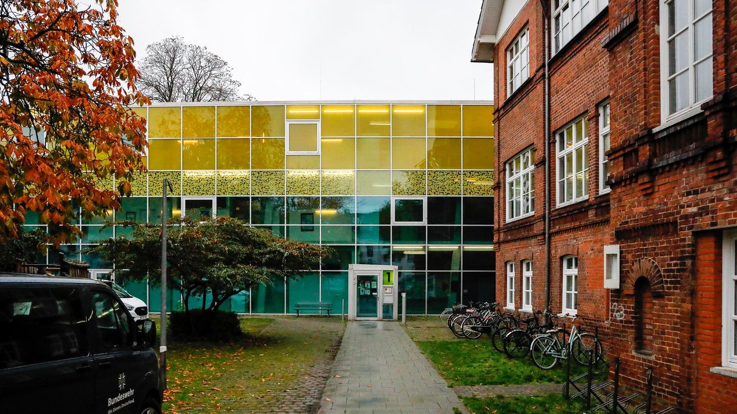 In diesem modernen, verglasten Gebäude des Gesundheitsamtes sitzen die Containment-Scouts. Ihre Aufgabe: alle positiv getesteten Personen, von denen sie die Kontaktdaten haben, zu informieren