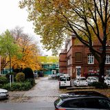 In diesem modernen, verglasten Gebäude des Gesundheitsamtes sitzen die Containment-Scouts. Ihre Aufgabe: alle positiv getesteten Personen, von denen sie die Kontaktdaten haben, zu informieren