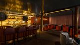 Platz 9: Jigger & Pony, Singapur, Singapur  Jüngst zur besten Bar Asiens gekrönt, hat sich das Jigger & Pony seit dem Ortswechsel vor fast zwei Jahren stetig weiter entwickelt. Hier macht man einiges anders, der Jury gefällt die Kombination "aus geselliger Atmosphäre, unterhaltsamen Vibes und professionellem Service. Die Kreativität kommt von einem vielseitigen Team und erstreckt sich auch auf die jüngste Zusammenarbeit mit lokalen Schokoladenherstellern und Konditoren."