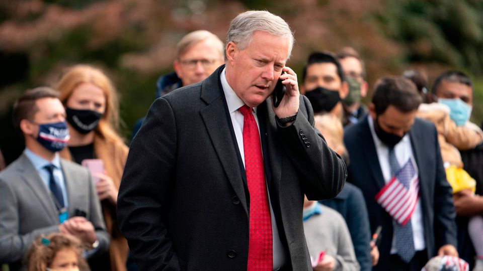 Mark Meadows telefoniert Mark Meadows telefoniert