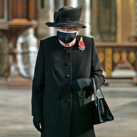 Ganz in schwarz gekleidet besuchte Queen Elizabeth II. die Westminster Abbey