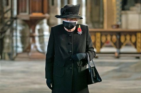 Ganz in schwarz gekleidet besuchte Queen Elizabeth II. die Westminster Abbey