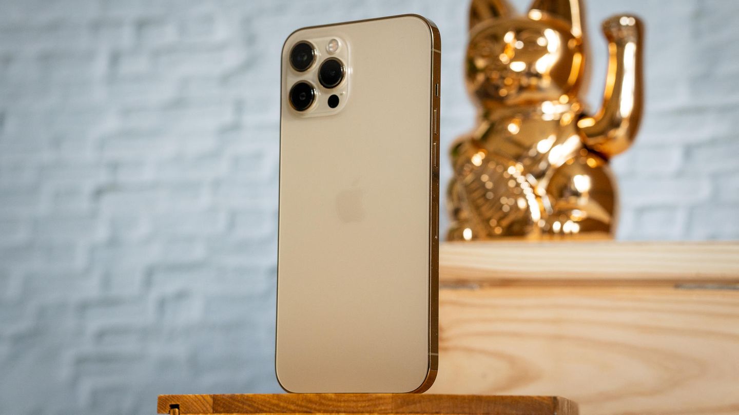 Das iPhone 12 Pro Max ist riesig und hat drei Kameras samt Lidar-Sensor