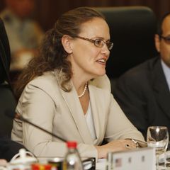 Bidens mögliche Kandidaten fürs Kabinett: Michèle Flournoy