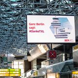 In der Haupthalle des markanten sechseckigen Terminals, der 1974 in Betrieb genommen wurde und ursprünglich auf nur 10 Millionen Passagiere ausgelegt war. 2019 wurden mehr als 24 Millionen Fluggäste gezählt.