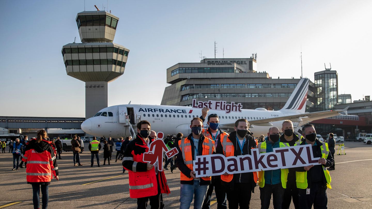 Posen für Abschiedsfotos bei schönstem Herbstwetter mit dem Airbus der Air France