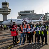 Posen für Abschiedsfotos bei schönstem Herbstwetter mit dem Airbus der Air France