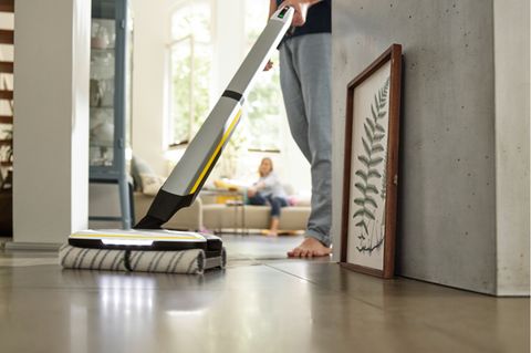 Durch die gegenläufig arbeitenden Bürsten ist der Kärcher sehr leicht zu führen