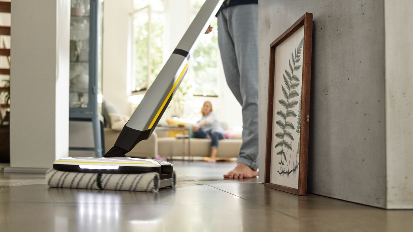 Durch die gegenläufig arbeitenden Bürsten ist der Kärcher sehr leicht zu führen