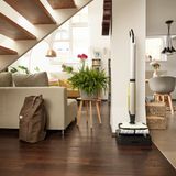 Der Kärcher sollte griffbereit untergebracht sein. Beim Foto hat man den hässlichen Ladekabel lieber entfernt.