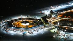 Berlin: Flughafen Tegel  Seit dem 8. November2020 ist mit dem Umzug des Flugverkehrs zum endlich eröffneten Hauptstadtflughafen der Betrieb in TXL eingestellt. Der sechseckige Bau von 1972 war ein Airport der kurzen Wege, ein Entwurf der Architekten Gerkan, Marg und Partner, ausgelegt für ursprünglich 10 Millionen Passagiere. Doch 2019 wurden mehr als 24 Millionen Fluggäste gezählt.