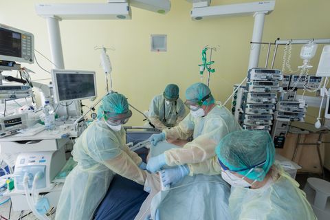 Corona-Pandemie: Auf der Intensivstation – wo Ärzte jetzt um jeden Covid-19-Patienten kämpfen