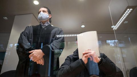 Der Angeklagte im ersten öffentlichen Prozess um die Stuttgarter Krawallnacht