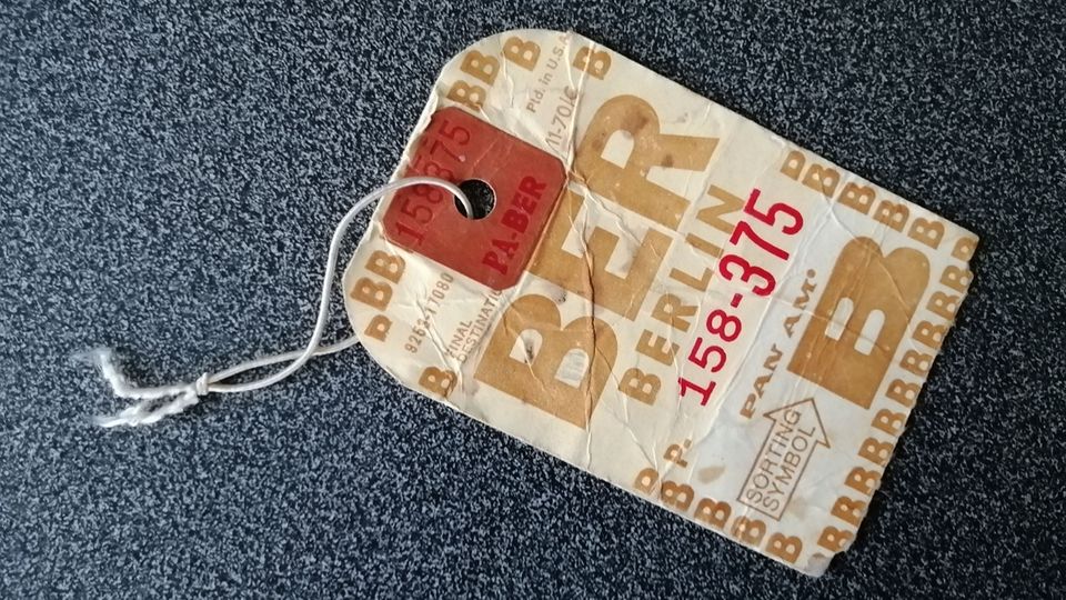 Der Drei-Letter-Code BER wurde bereits anfang der 70er Jahre für den Flughafen Tempelhof verwendet.