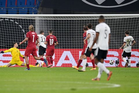 Luca Waldschmidt von Deutschland erzielt das Tor zum 1:0 gegen Tschechien