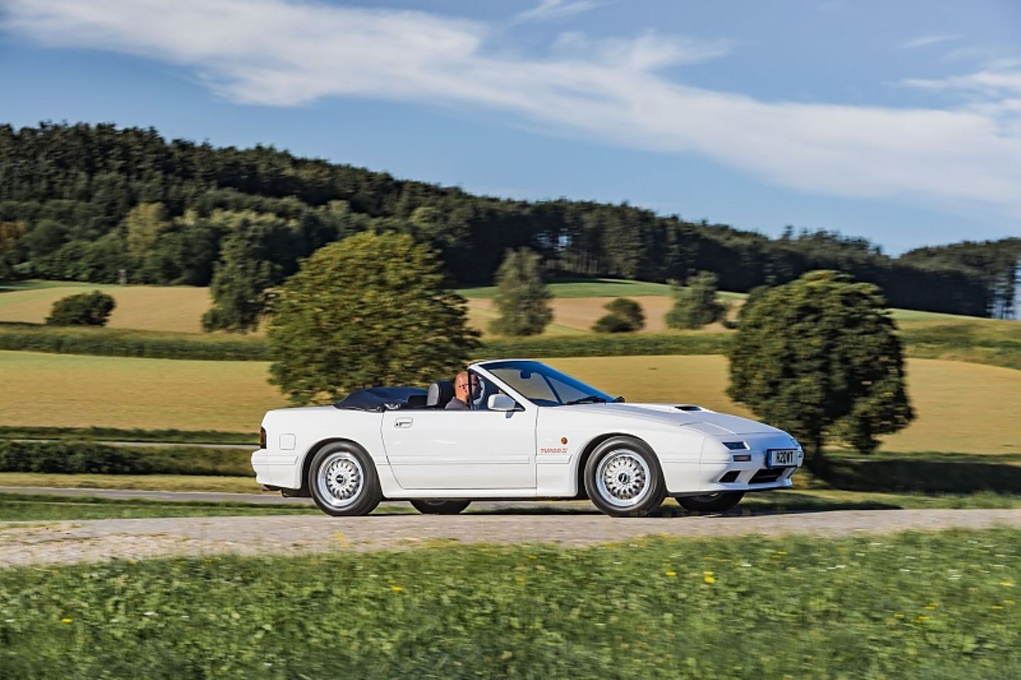 Helm ab zum Gebet: So fährt man das Mazda RX 7 Turbo Cabriolet