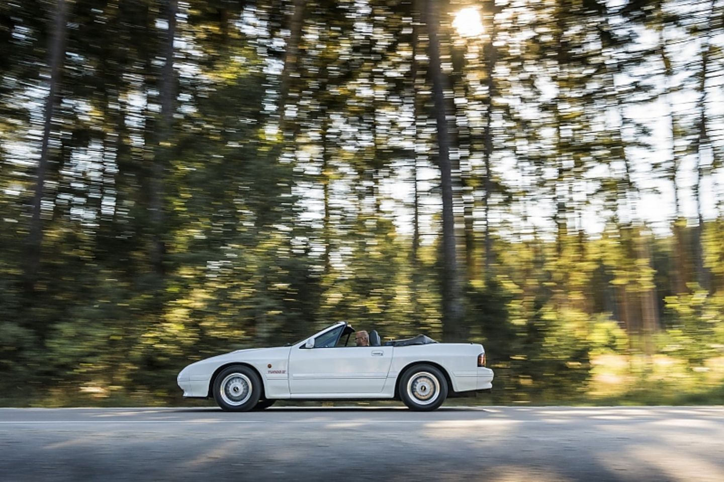 Das Verdeck konnte elektrisch betätigt werden