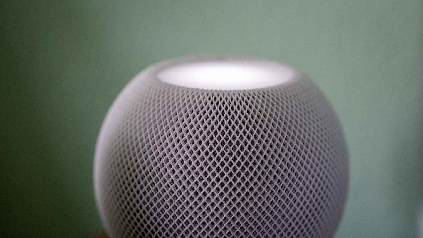Das Design des HomePod Mini ist ein Hingucker. Aber was kann der kleine Siri-lautsprecher?