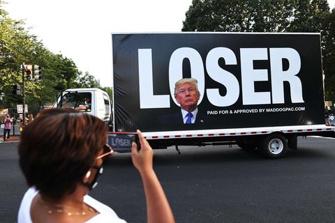 Donald Trumps Konterfei auf einem Truck mit der Aufschrift "Loser"