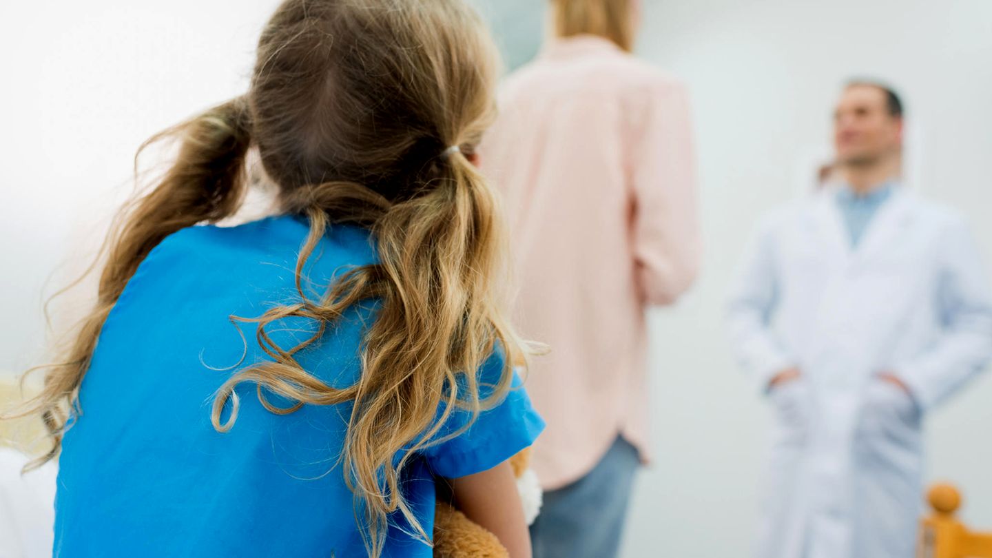 Mädchen weint Blut-Tränen