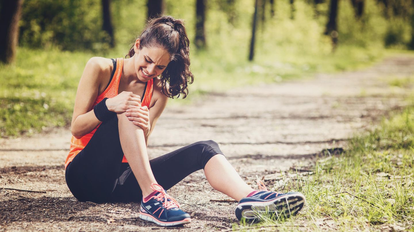 Schmerzen in Knie und Bauch