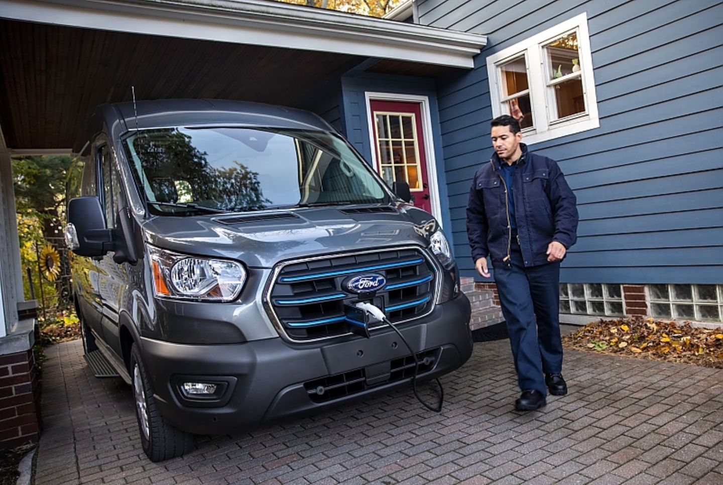 Mit dem 115 kW Schnelllader sind die Akkus des Ford E-Transit nach rund 34 Minuten zu 80 Prozent gefüllt