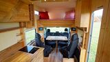 Das Holzhaus ist auch mit Hightech, wie einer Ambientebeleuchtung, einer Soundanlage oder einem 32-Zoll Flachbildschirm ausgesta