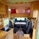 Das Holzhaus ist auch mit Hightech, wie einer Ambientebeleuchtung, einer Soundanlage oder einem 32-Zoll Flachbildschirm ausgesta