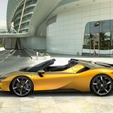 Der Ferrari SF90 Spider erreicht aus dem Stand nach 2,5 Sekunden 100 km/h