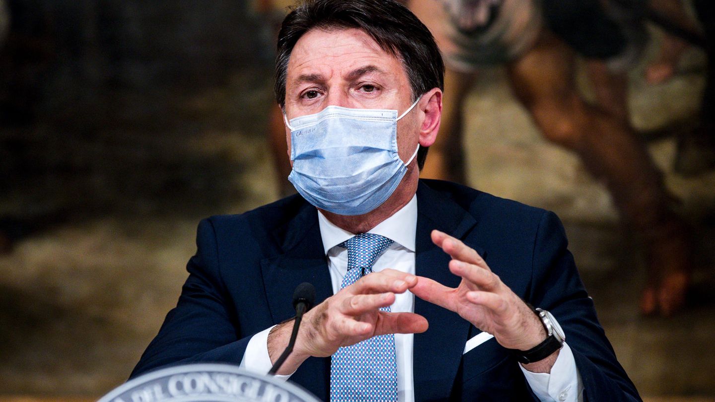 Giuseppe Conte: Italiens Regierungschef erteilt Weihnachtsmann Sondererlaubnis zum Reisen