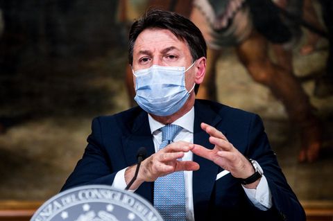Giuseppe Conte: Italiens Regierungschef erteilt Weihnachtsmann Sondererlaubnis zum Reisen