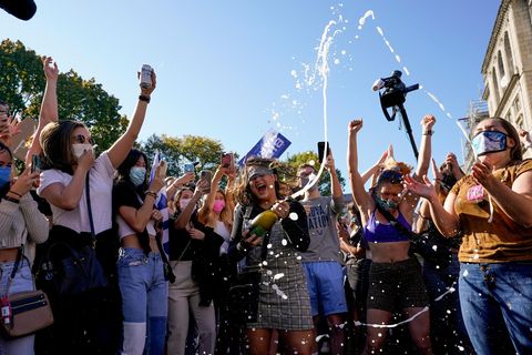 Champagnerfeier nach dem Wahlsieg